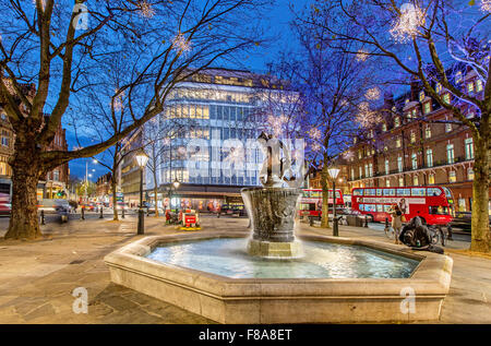 Weihnachtsbeleuchtung In Sloane Square-London-UK Stockfoto