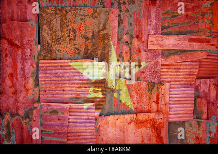 Eine abstrakte Hintergrundbild der Flagge Vietnams gemalt auf rostige Wellblech Blätter überlappen, um eine Wand oder Fen zu bilden Stockfoto