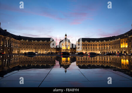 Miroir d ' Eau in Place De La Bourse Stockfoto