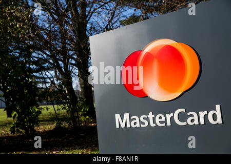 Ein Logo Zeichen außerhalb der Hauptsitz von MasterCard Worldwide in Purchase, New York am 21. November 2015. Stockfoto