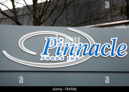 Ein Logo Zeichen außerhalb der Hauptsitz der Pinnacle Foods, Inc., in Parsippany, New Jersey am 22. November 2015. Stockfoto