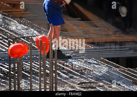 roten Helm auf Baustelle Stockfoto