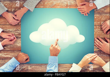 Close up Portrait of Business Team Hände mit Cloud-Bild Stockfoto
