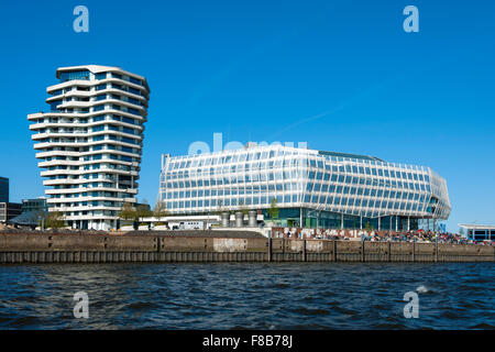 Deutschland, Hamburg, HafenCity, Unilever-Haus, Strandkai 1, links der Marco-Polo-Tower, Blick von der Norderelbe Stockfoto