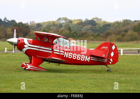 Pitts Special bereit für ausziehen auf White Waltham Flugplatz Stockfoto