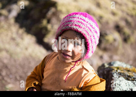 Die Lares Bezirk von Peru. Ein junges Mädchen traf der Fotograf auf einen Lares trek Stockfoto
