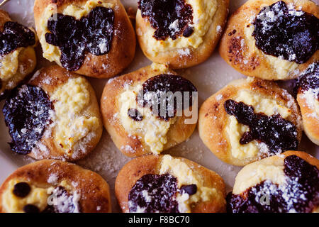 Frisch gebackene süße Brötchen Stockfoto