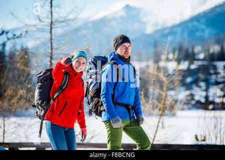 Junges Paar auf einer Wanderung Stockfoto