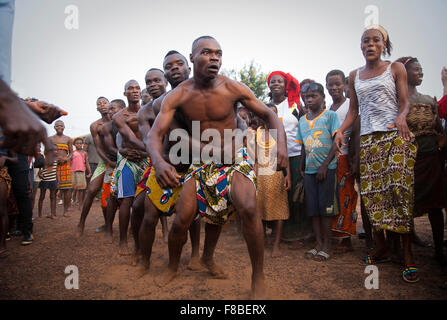 Wrestling-Demonstration. Douraghio. Côte d ' Ivoire Stockfoto