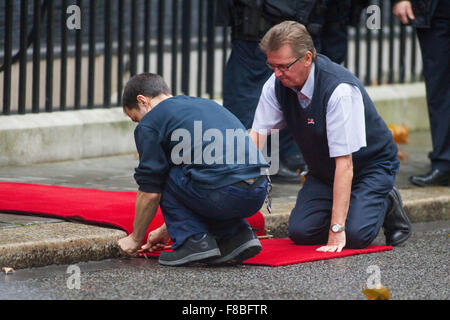 Der rote Teppich ist auf Nummer 10 Downing Street, London angelegt Stockfoto