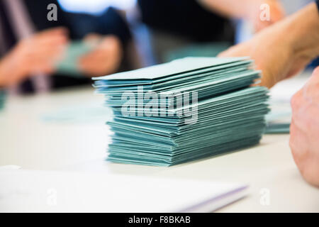 Dépouillement de Bulletins de Abstimmung. Stockfoto