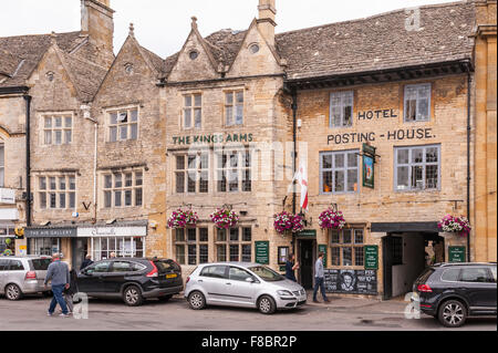 Das Kings Arms Hotel in Stow-on-the-Wold, Cheltenham, Gloucestershire, England, Großbritannien, Uk Stockfoto