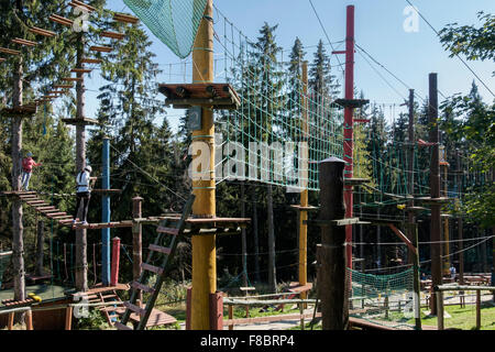 Trollandia Highwire Park Seilbahn und Hindernis-Parcours. Tatra-Grafschaft Berg Gubałówka, Zakopane, Polen Stockfoto