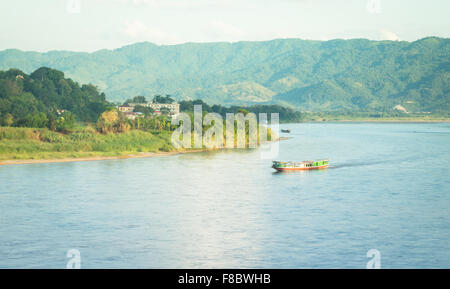 Lao-Boot auf den Mae Khong Fluss, stock Foto Versand Stockfoto