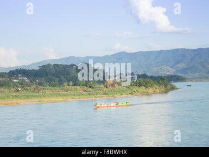 Lao-Boot auf den Mae Khong Fluss, stock Foto Versand Stockfoto