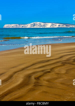 Der Strand von Compton Bucht auf der Isle Of Wight England UK betrachten nordwestlich in Richtung Kreidefelsen Tennyson Down Stockfoto