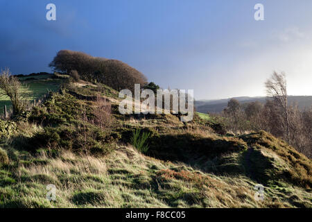 Starkholmes, Derbyshire, UK:08th Dezember 2015.After einen schönen Tag von Sonne und Wolken mit einer milden Temperatur Gewitterwolken über Teile des Peak District Rollen. Bildnachweis: Ian Francis/Alamy Live-Nachrichten Stockfoto