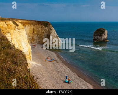 Freshwater Bay eine kleine Bucht mit Kreidefelsen und Rock Stapel an der Westküste von der Isle Of Wight im südlichen England UK Stockfoto