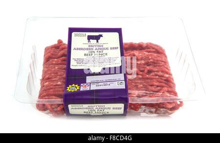 Britischen Aberdeen Angus Hackfleisch Rind auf einem weißen Hintergrund, von Marks and Spencer verkauft Stockfoto