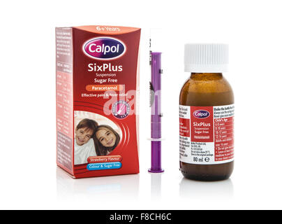 Calpol sechs-Plus-auf einem weißen Hintergrund Stockfoto