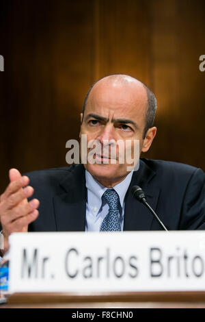 Washington DC, USA. 8. Dezember 2015. Carlos Brito, CEO, Anheuser-Busch InBev, spricht im Rahmen einer Senat Justiz Ausschusses Anhörung in Washington, D.C., am 8. Dezember 2015. Die mündlichen Verhandlung untersuchte mögliche kartellrechtliche Probleme mit AB InBev $ 100 Milliarden-Übernahme von SABMiller. Bildnachweis: Kristoffer Tripplaar/Alamy Live-Nachrichten Stockfoto