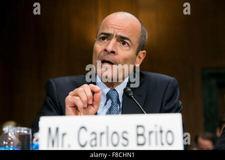 Washington DC, USA. 8. Dezember 2015. Carlos Brito, CEO, Anheuser-Busch InBev, spricht im Rahmen einer Senat Justiz Ausschusses Anhörung in Washington, D.C., am 8. Dezember 2015. Die mündlichen Verhandlung untersuchte mögliche kartellrechtliche Probleme mit AB InBev $ 100 Milliarden-Übernahme von SABMiller. Bildnachweis: Kristoffer Tripplaar/Alamy Live-Nachrichten Stockfoto