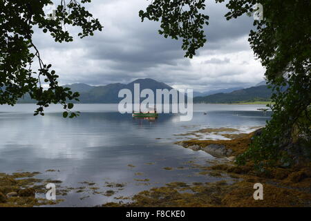 Angelboot/Fischerboot auf das Loch in der Nähe von oban Stockfoto