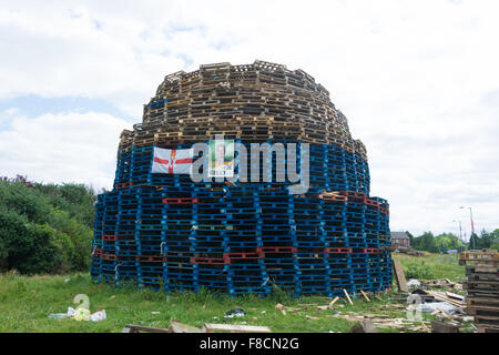 Loyalist Lagerfeuer in East Belfast Stockfoto