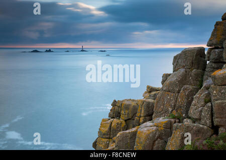 Langschiffe Leuchtturm von Lands End; Cornwall; UK Stockfoto