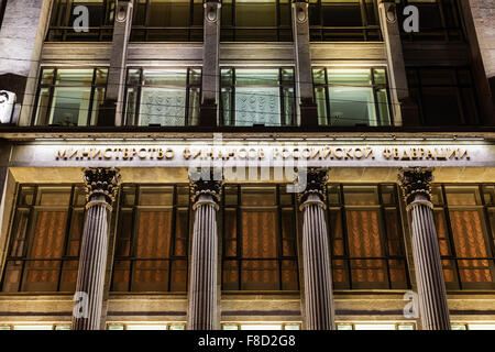 Moskau, Russland - 6. Dezember 2015: Fassade des Bundesministeriums für Finanzen der Russischen Föderation. MinFin ist ein Bundesministerium, respon Stockfoto