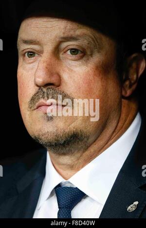 Madrid, Spanien. 8. Dezember 2015. Rafa Benitez Trainer von Real Madrid während der Fußball-UEFA Champions League zwischen Real Madrid Versuss Malmö FF im Santiago Bernabeu Stadion Credit: Action Plus Sport/Alamy Live News Stockfoto