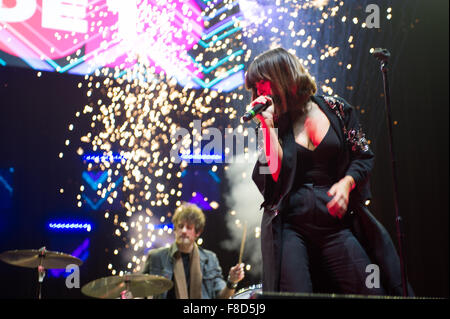 Glasgow, Schottland. 8. Dezember 2015. Füchse führt auf dem Clyde 1 Live Konzert bei SSE Hydro, Glasgow, UK auf Dienstag, 8. Dezember 2015 Credit: John Graham / Bassline Bilder/Alamy Live News Stockfoto