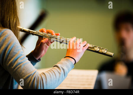 Junge Musiker: Klassik Flötenspieler in der Probe Aber Musikfestival Festival 2015 Stockfoto