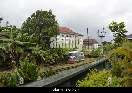 MT-815 am Bahnhof Kandy, dieser Draisine wurde in Sri Lanka Eisenbahnwerkstätten ca. 1981 hergestellt. Stockfoto