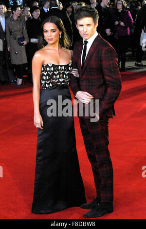 London, UK. 8. Dezember 2015. Alicia Vikander & Eddie Redmayne Teilnahme an die UK-Premiere von THE DANISH GIRL an der Odeon-Square-London 8. Dezember 2015 Credit: Peter Phillips/Alamy Live News Stockfoto