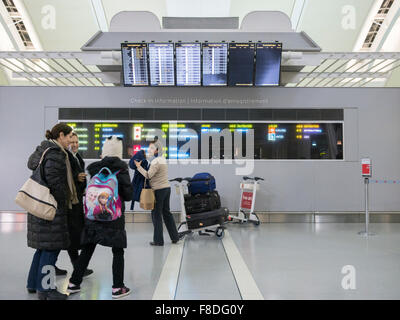 Passagiere in Toronto Flughafen Abflug-terminal. Stockfoto