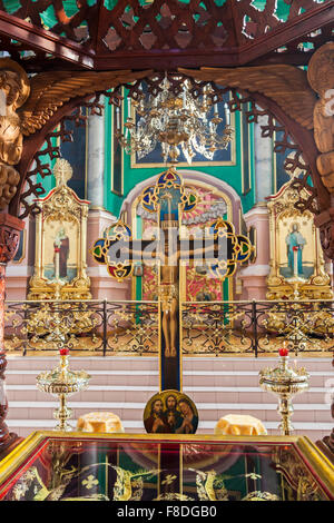 Kreuz auf dem Reliquiar in der russischen orthodoxen Kirche des Heiligen Geistes, Altstadt von Vilnius, Litauen Stockfoto