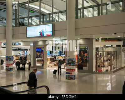 Passagiere in Toronto Flughafen Abflug-terminal. Stockfoto