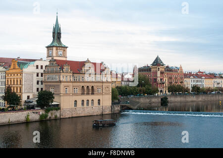Stare Mesto Ufer der Moldau in Prag, Tschechische Republik Stockfoto