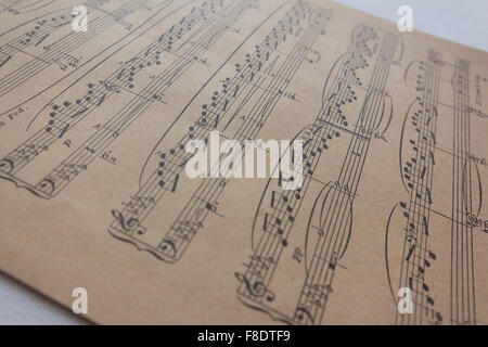 Bogen der alten Musik - Noten auf Vintage-Papier Stockfoto