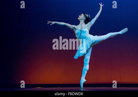 Marianela Nunez in Carlos Acosta eine klassische Auswahl: 8. Dezember 2015, London Coliseum, London, UK. Bildnachweis: Chantal Guevara/Alamy Live-Nachrichten Stockfoto