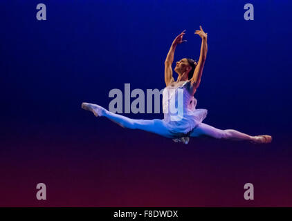 Marianela Nunez in Carlos Acosta eine klassische Auswahl: 8. Dezember 2015, London Coliseum, London, UK. Bildnachweis: Chantal Guevara/Alamy Live-Nachrichten Stockfoto