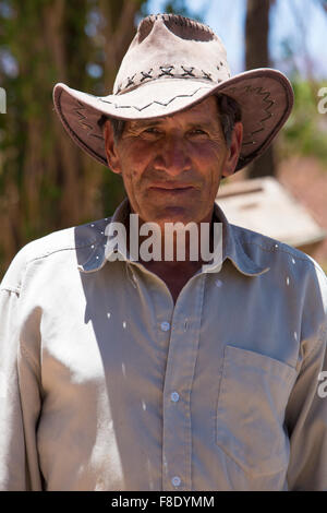 Porträt von senior Gaucho mit Hut in Argentinien Stockfoto