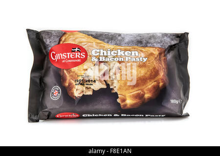 Ginsters Huhn und Speck Pasty auf weißem Hintergrund Stockfoto