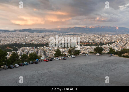 Parkplatz am Lycabettus-Hügel in Athen, Griechenland. Stockfoto