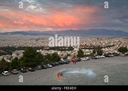 Parkplatz am Lycabettus-Hügel in Athen, Griechenland. Stockfoto