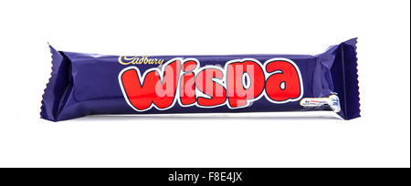 Wispa Schokolade Bar auf einem weißen Hintergrund, Wispa ist eine Marke der Tafel Schokolade von Cadbury hergestellt Stockfoto