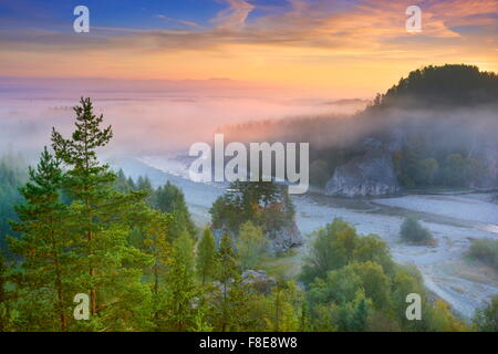 Natur Reservat "Przelom Bialki", Pieniny-Nationalpark, vor Sonnenaufgang, Polen, Europa Stockfoto