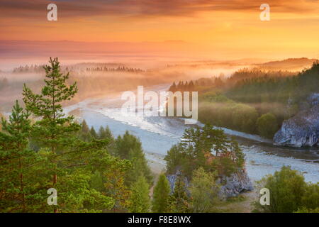 Naturschutzgebiet "Przelom Bialki", Pieniny-Nationalpark, Sonnenaufgang, Polen, Europa Stockfoto