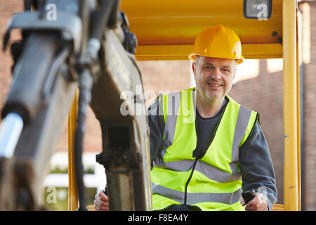 Construction Worker Bagger vor Ort in Betrieb Stockfoto